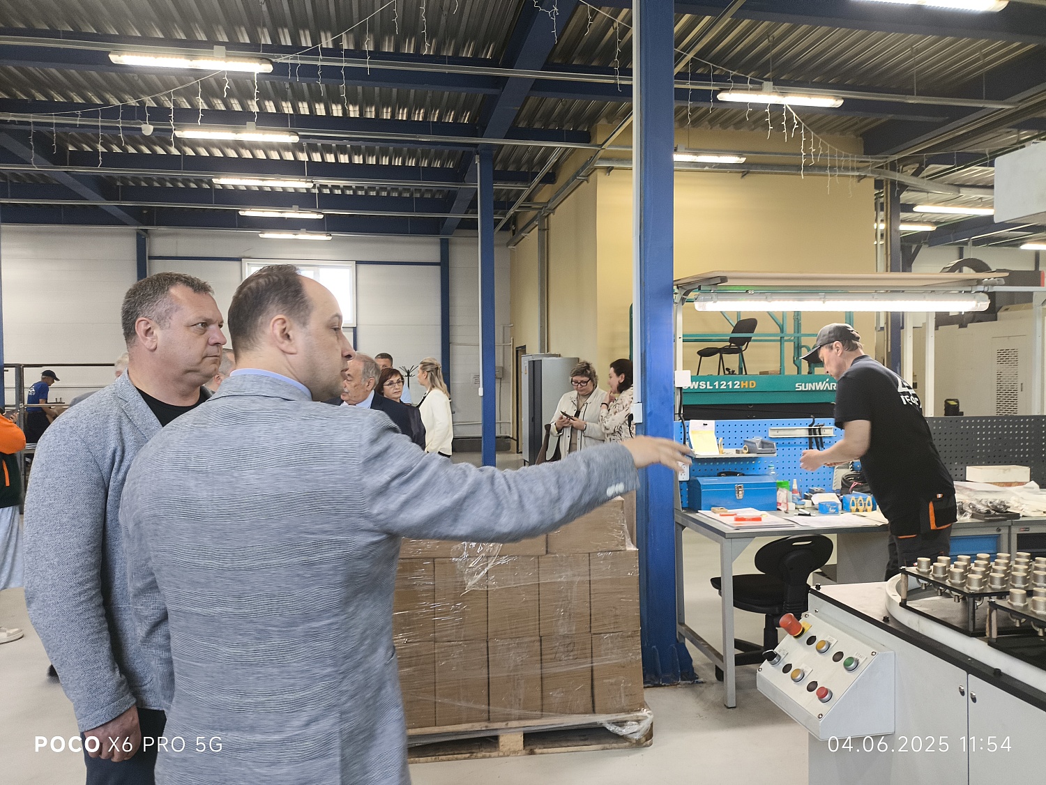 Производственную площадку Группы компаний «Гефест» посетила делегация органов местного самоуправления и администрации Тосненского района Ленинградской области.